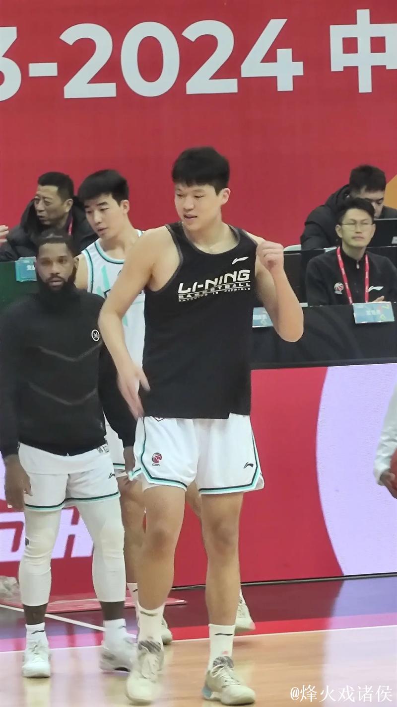 杨瀚森今日集锦!出战31分钟,11中8,拿到18分10篮板4助攻!进攻非常坚决! 杨瀚森今日集锦!出战31分钟,11中8,拿到18分10篮板4助攻!进攻非常坚决!